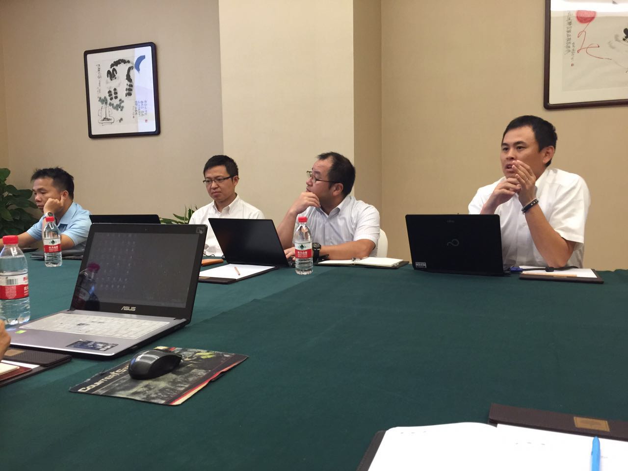 我司與四位代表進行技術交流與學習 我司與四位代表進行技術交流與學習