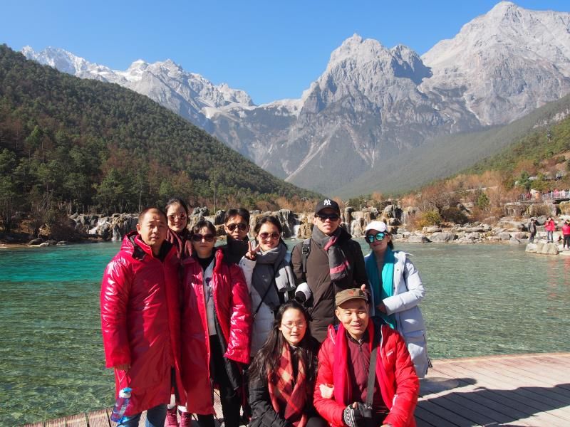 嘉興裕隆員工玉龍雪山下合影